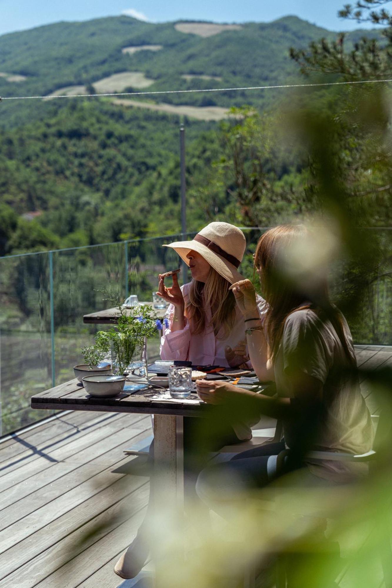 La Forestale Luxury Ecolodge Piano Terra- Appt Acqualagna Eksteriør billede