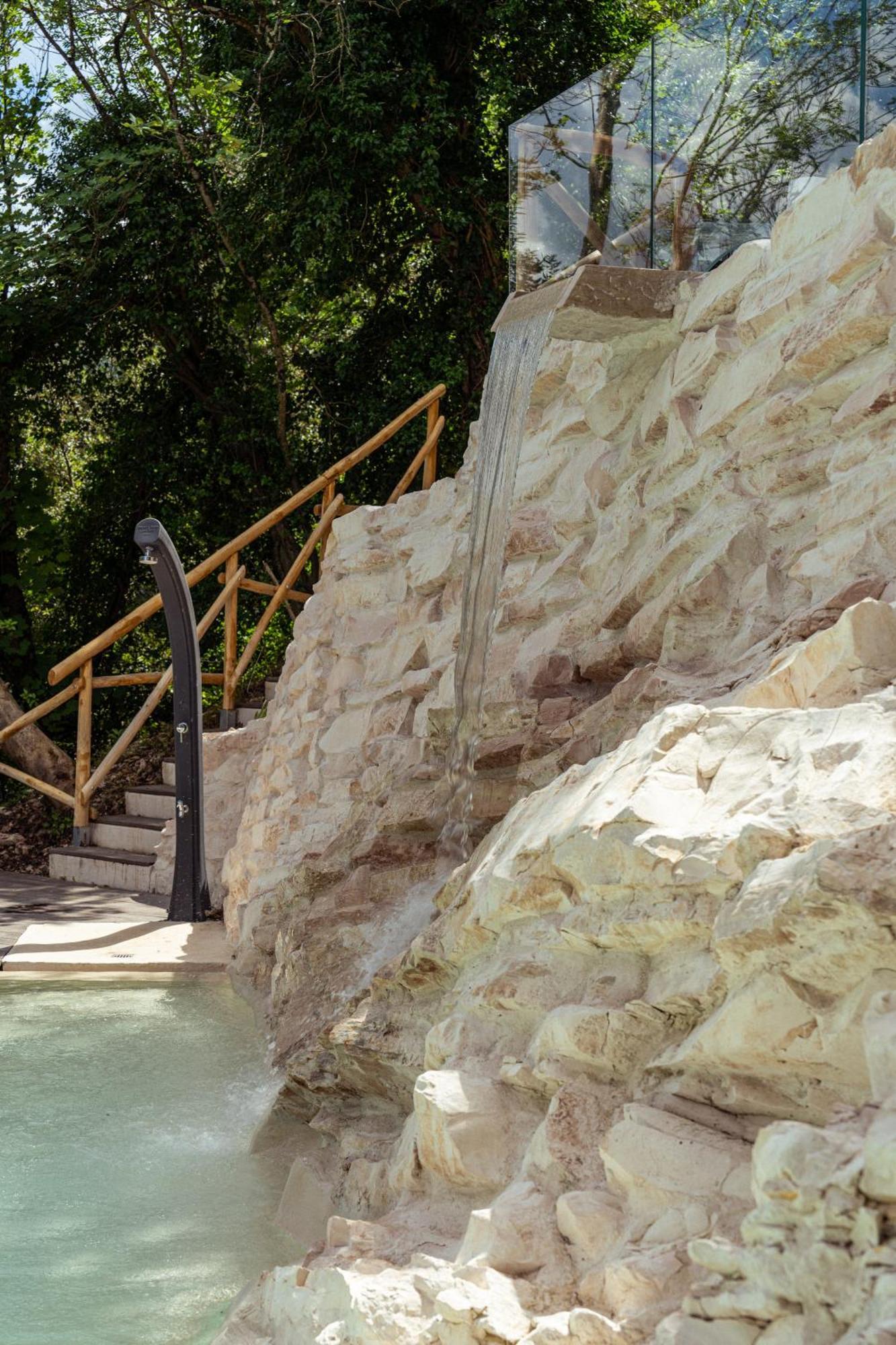 La Forestale Luxury Ecolodge Piano Terra- Appt Acqualagna Eksteriør billede