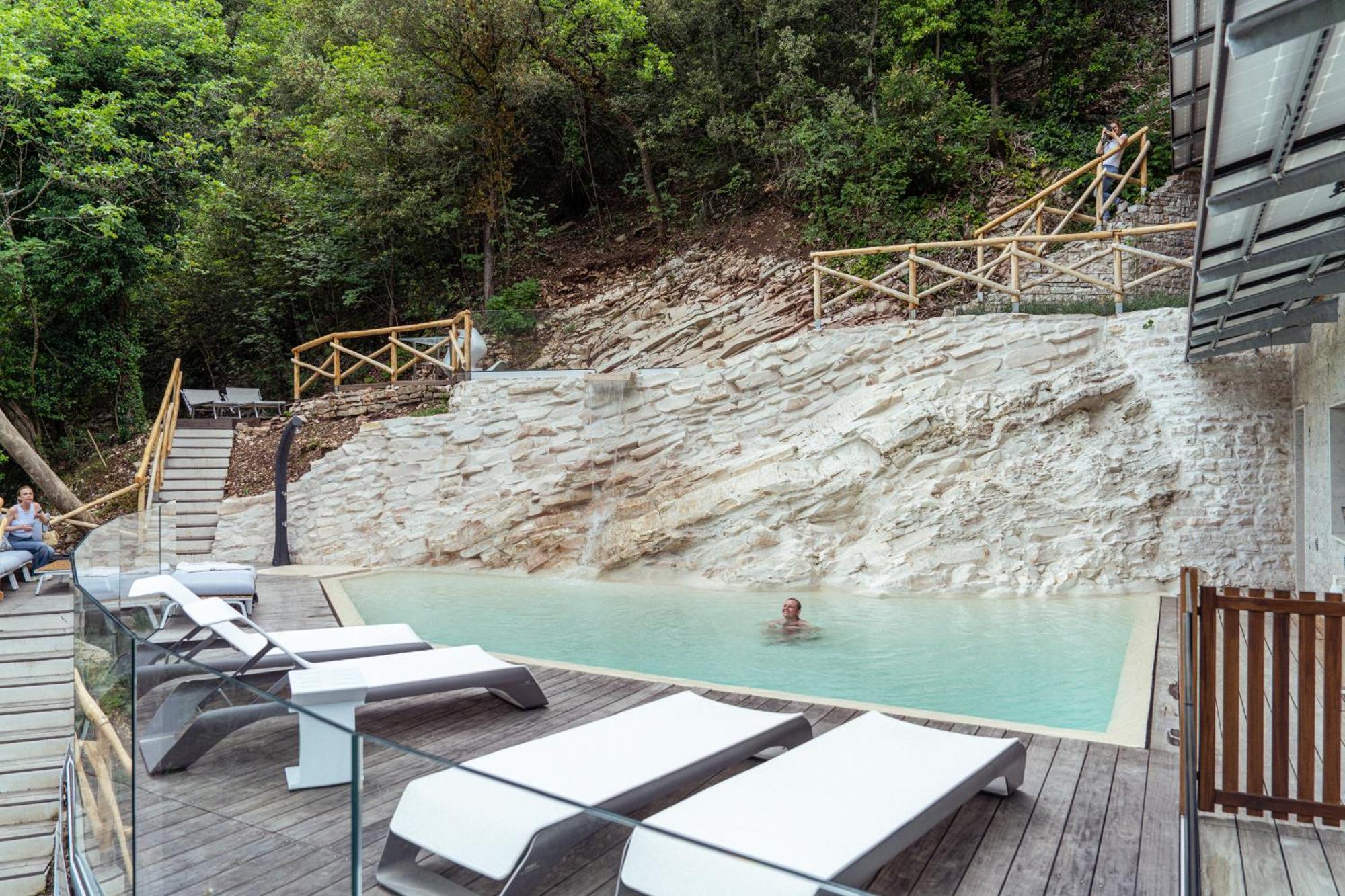 La Forestale Luxury Ecolodge Piano Terra- Appt Acqualagna Eksteriør billede